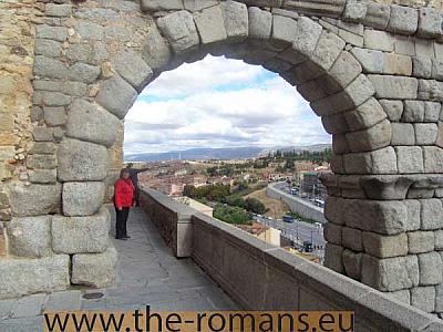 Last arch of the aqueduct before entering the walls 