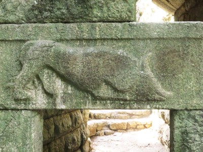 lions gate relief lion bull 