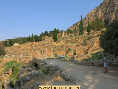 Delphi 001 sacred way 