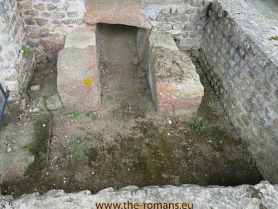 juf011-roman-bath-heating-room 