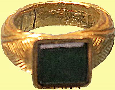 jum-008-gold-ring 