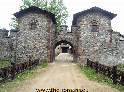 LCS003-castellum-entrance 