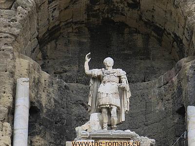 ora003-statue-julius-caesar 
