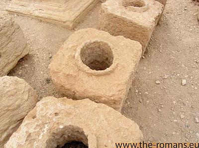 PAS001-Roman-waterpipes 