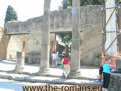 TRiangular forum 