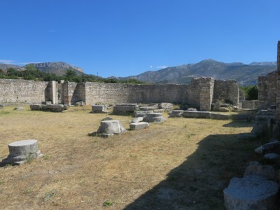 salona 021 episcopal centre interior 