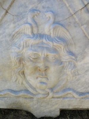 salona 031 relief medusa 