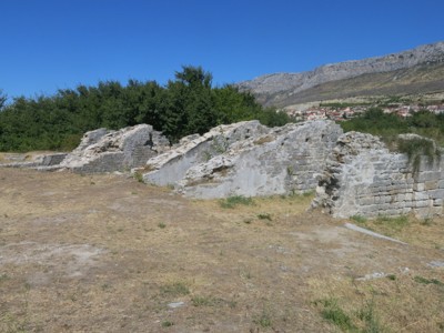 salona 035 theatre emains tribune 